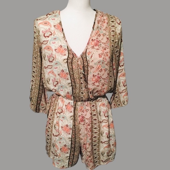 Love Tree v neck shorts jumpsuit - Picture 1 of 4